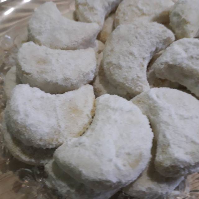 

Cookies putri salju spesial kacang mede / kuker kue kering lebaran dan natal