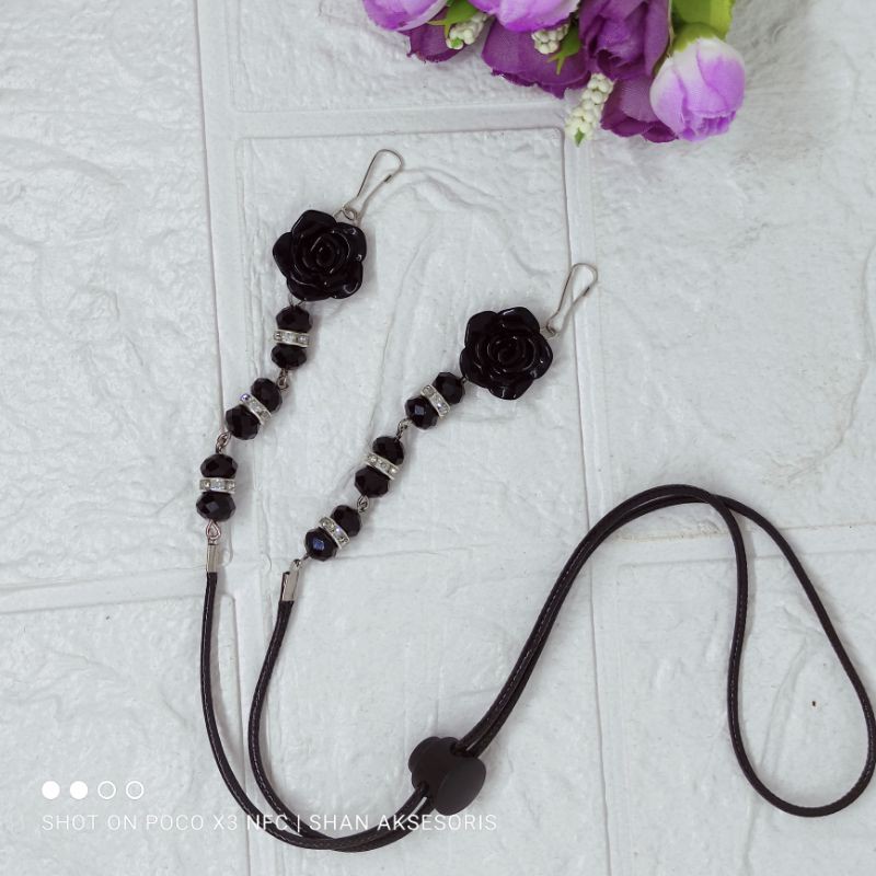 Kalung Masker Hitam Mawar 2 in 1