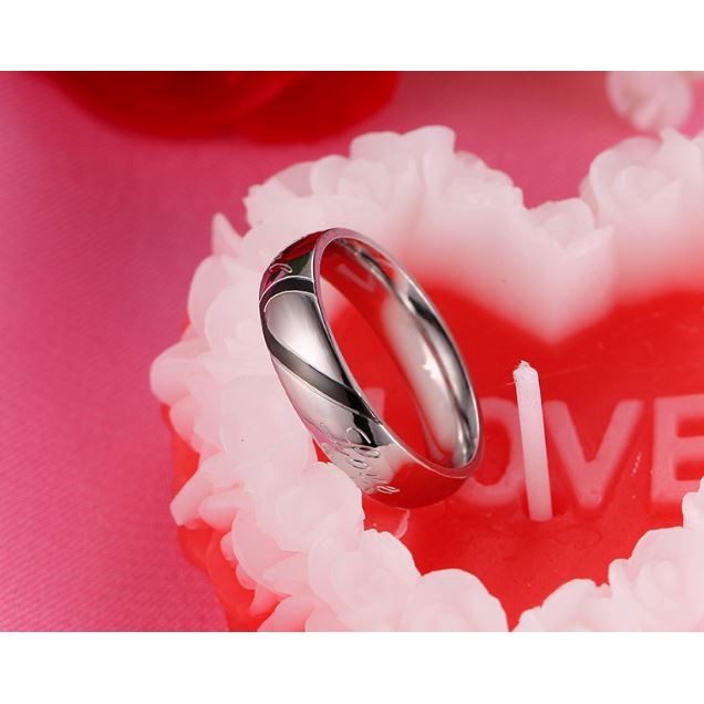 Cincin Couple / Tunangan / Nikah / Pasangan / Titanium / cincin unik bentuk hati sepasang C044