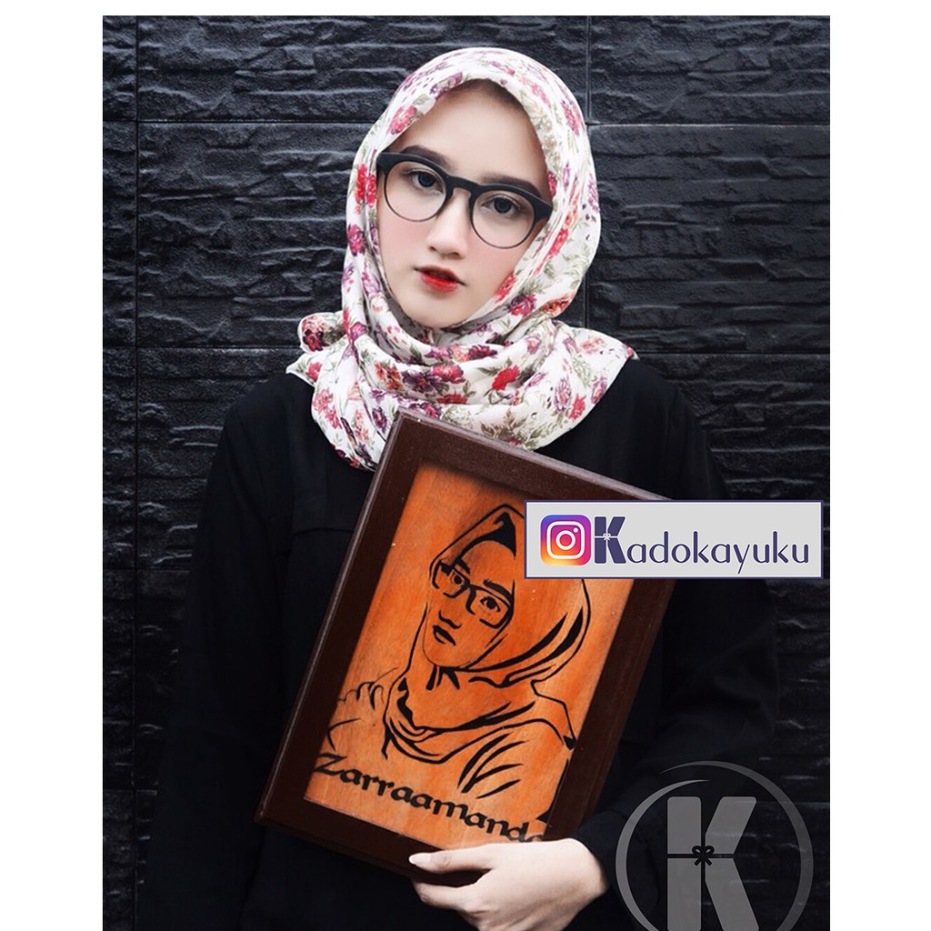 siluet wajah kayu souvenir wisuda pernikahan