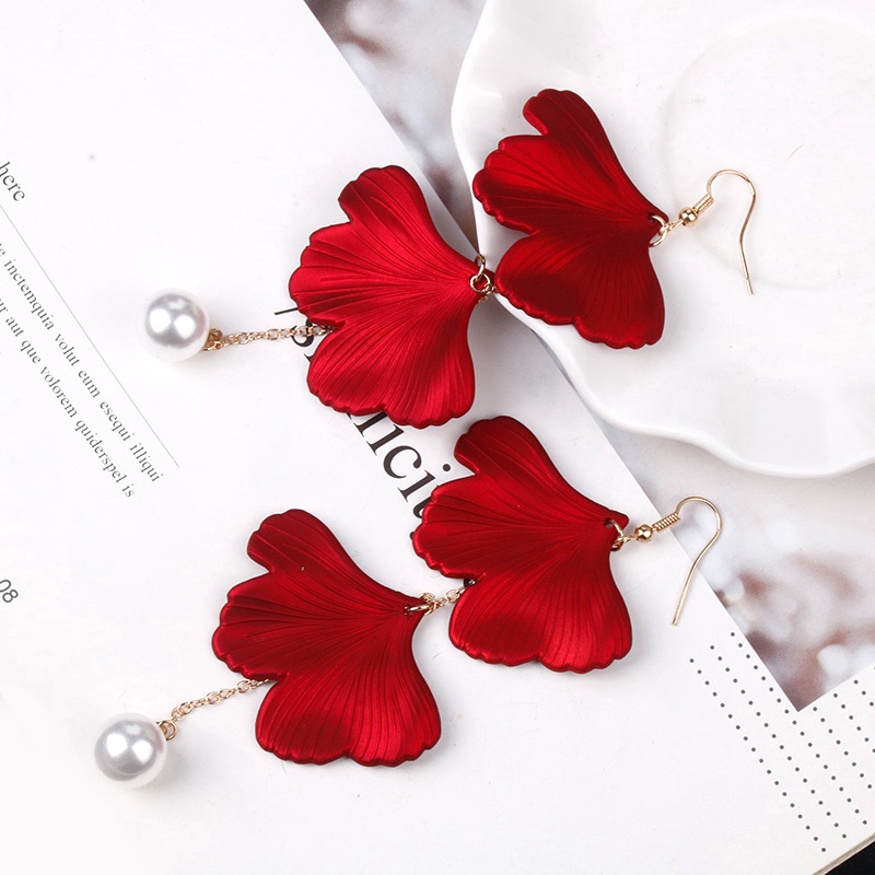 Anting Gantung Panjang Tusuk Sexy Motif Bunga Mawar Merah Aksen Hollow Untuk Perhiasan Wanita