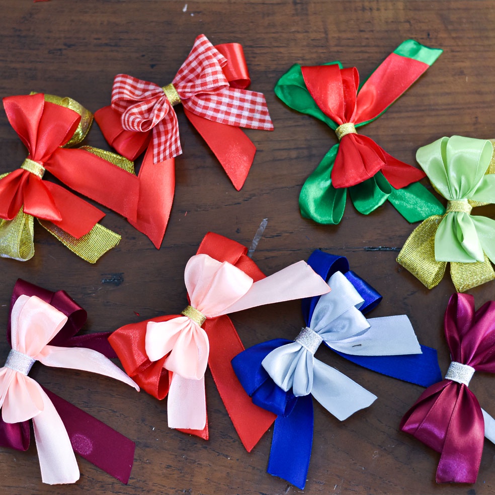 

PITA HAMPERS/PITA KADO/PITA SIAP PAKAI/PITA SOUVENIR/PITA HIASAN BAHAN SATIN UK 10CM