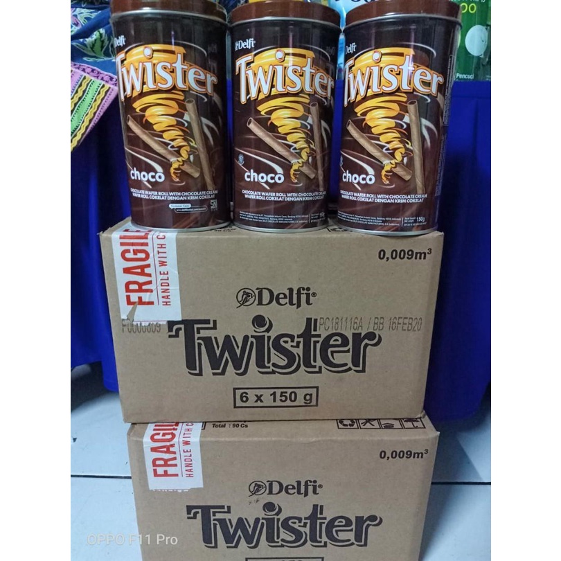 TWISTER  KALENG / TWISTER KALENG / WAFERR ROLL KALENG / COKLAT DAN STRAWBERY / WAFER ROLL KALENG