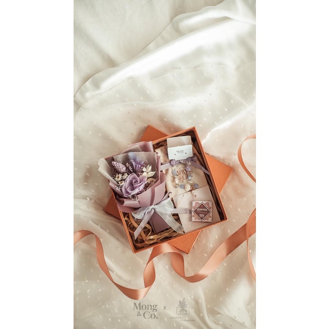 

Mong&Co x stellar/coronae - Sweetheart Gift Set Jewelry Flower Hampers