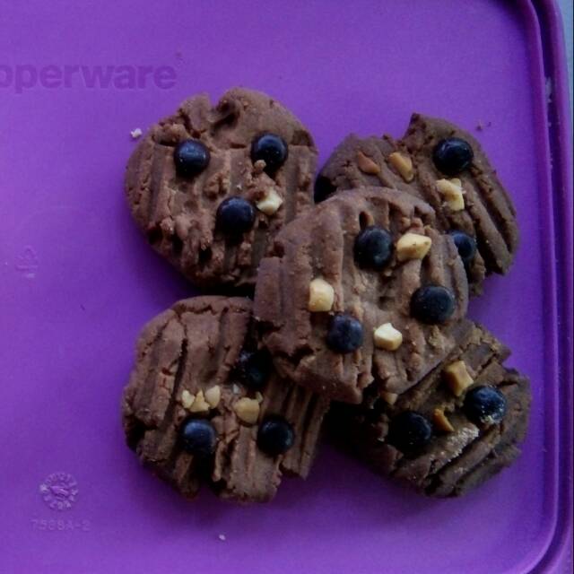 

Kue coklat chochocip kacang