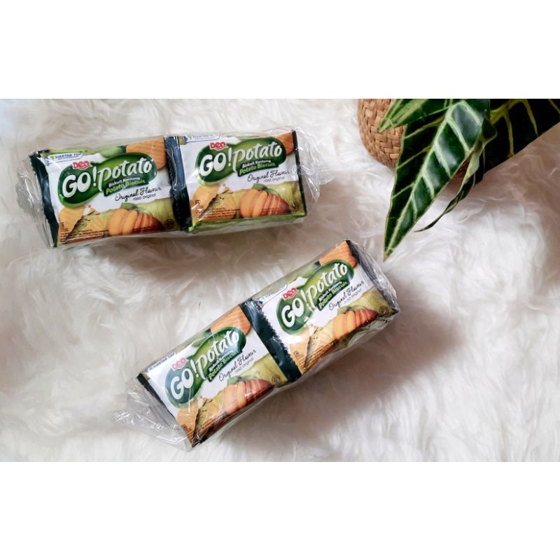 

Go Potato Biskuit Kentang Original 10gram 1 Pak isi 20 pcs