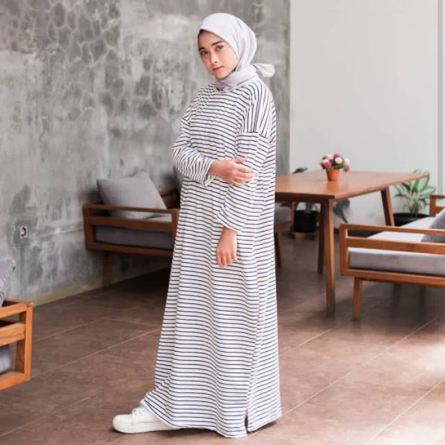 Baju Gamis Salur Hitam Putih - Jilbab Voal