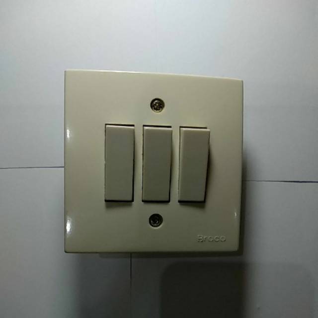 Stop kontak lampu / saklar lampu triple