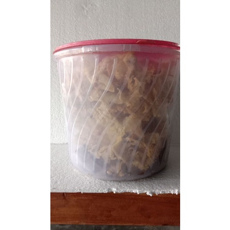 

Peyek kacang dengan toples UKurab 16L isi 1 kg