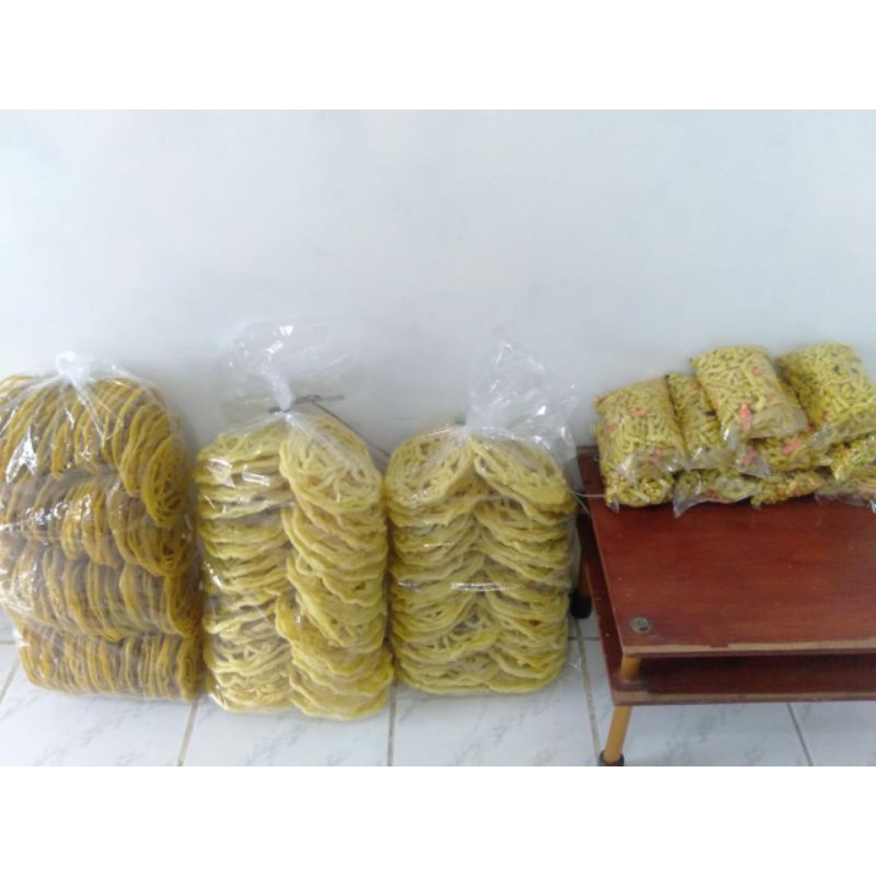 

Kerupuk Mie Kuning Mentah