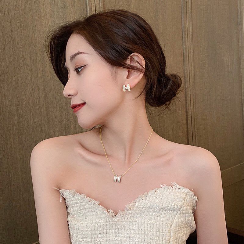 Anting Titanium H Mata Tanam Wanita Korea