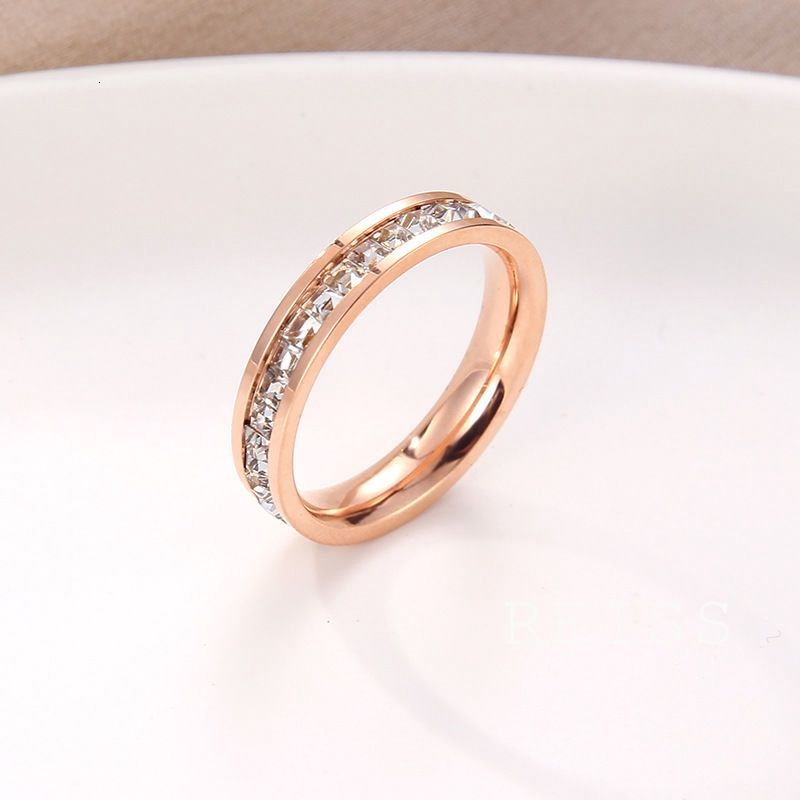 Cincin Berlian Baris Bahan Titanium Warna Rose Gold Untuk Wanita