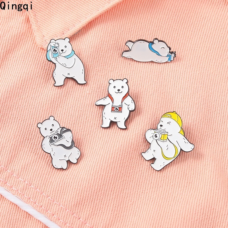 Bros Pin Enamel Bentuk Kartun Kamera Beruang Putih Untuk Tas / Kemeja