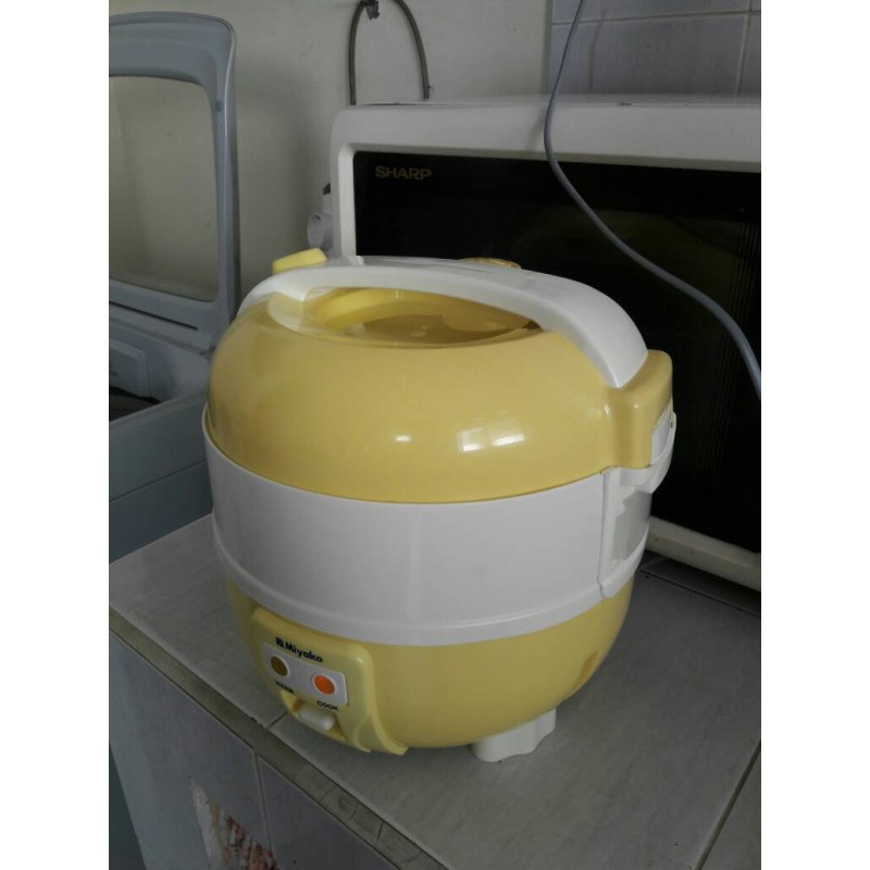 Magic Com / Rice Cooker Miyako MCM-610 1 Liter