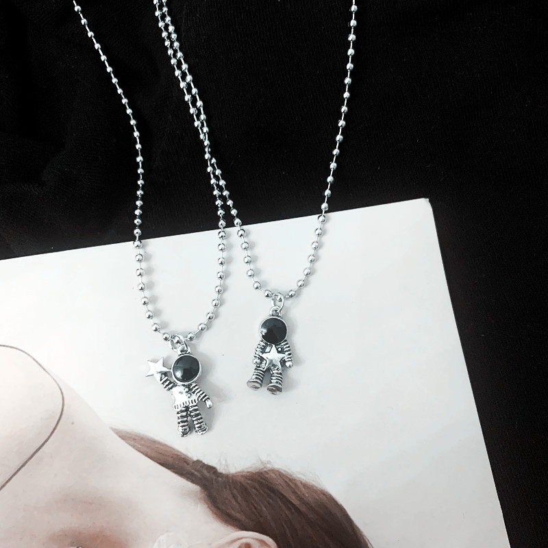 Kalung Liontin Astronot Bahan Titanium Steel Gaya Korea Untuk Wanita