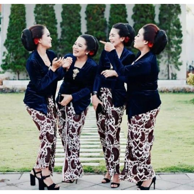 Kebaya Bludru Kutubaru (Ukuran Standar/ JUMBO)