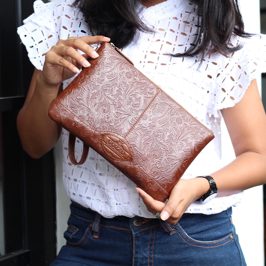 CLUTCH KULIT ASLI WANITA NEVARA KULIT SAPI EMBOSS BATIK HAVANA / FREE GRAVIR NAMA DI POUCH