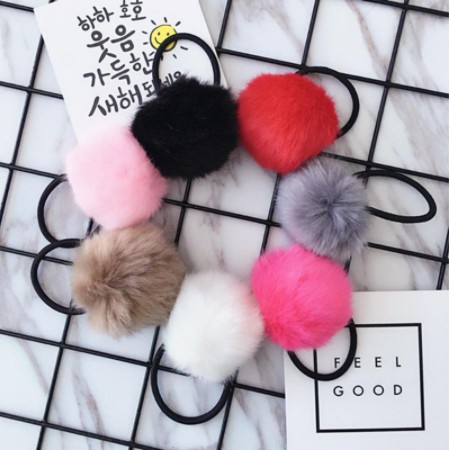 IKAT RAMBUT KOREA POM POM - Ikat Rambut Pompom Elastis dengan Bulu Lembut - Kuncir Rambut Anak