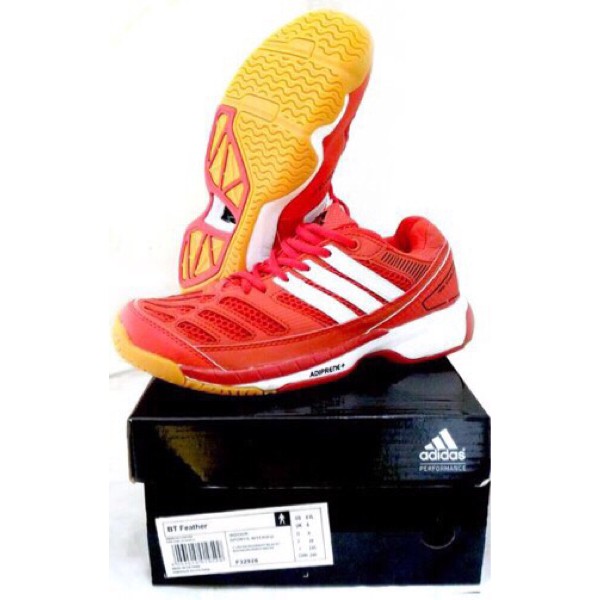SEPATU BADMINTON MERK ADIDAS
