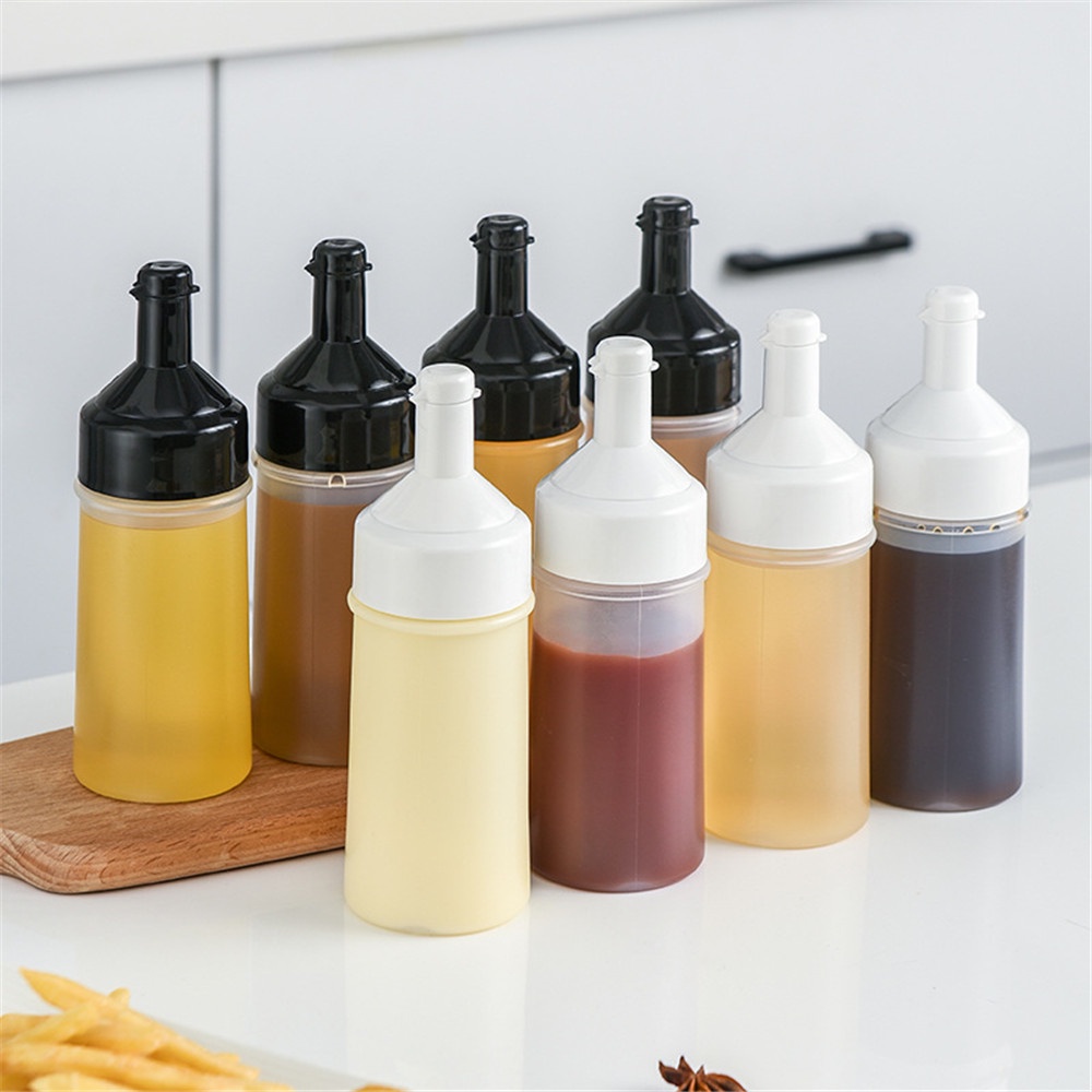 【COD Tangding】Squeeze Oil Can Sauce Bottle Dustproof and Leakproof Squeeze Bottle Kitchen Accessories Gravy Boat Plastic Sauce Vinegar Oil Ketchup Multifunctional Kitchen Tool