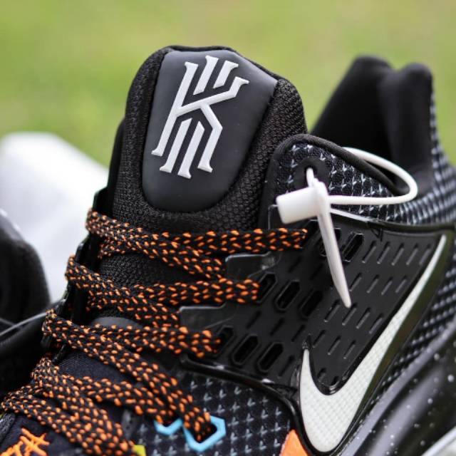 Nike kyrie 2 low black colour /Sepatu Basket/Sneakers/High Premium Original /Termurah Di shoope