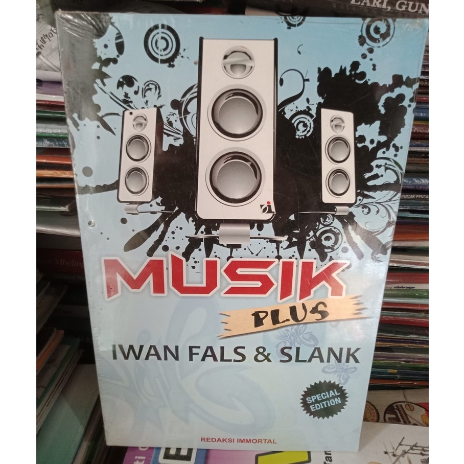 BUKU MUSIK PLUS IWAN FALS DAN SLANK BY REDAKSI IMMORTAL