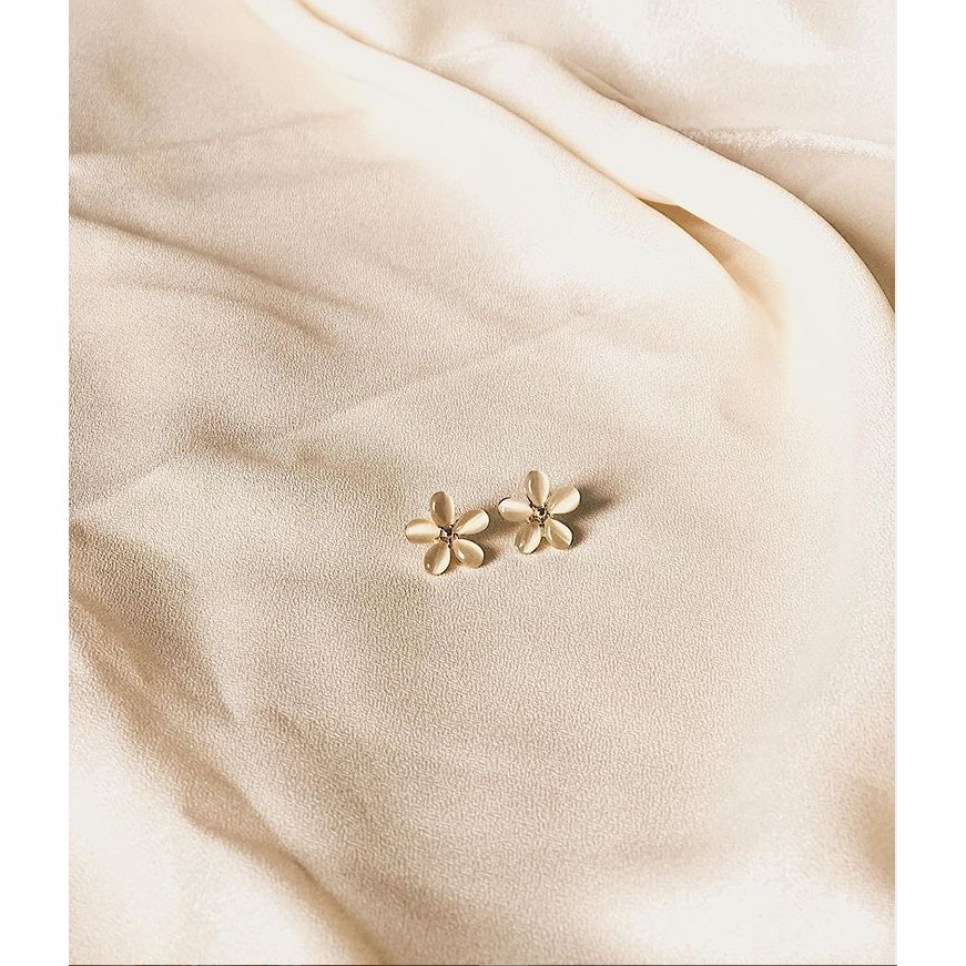 Anting Korea  / Anting Wanita / Anting Bunga Simple - Daisy