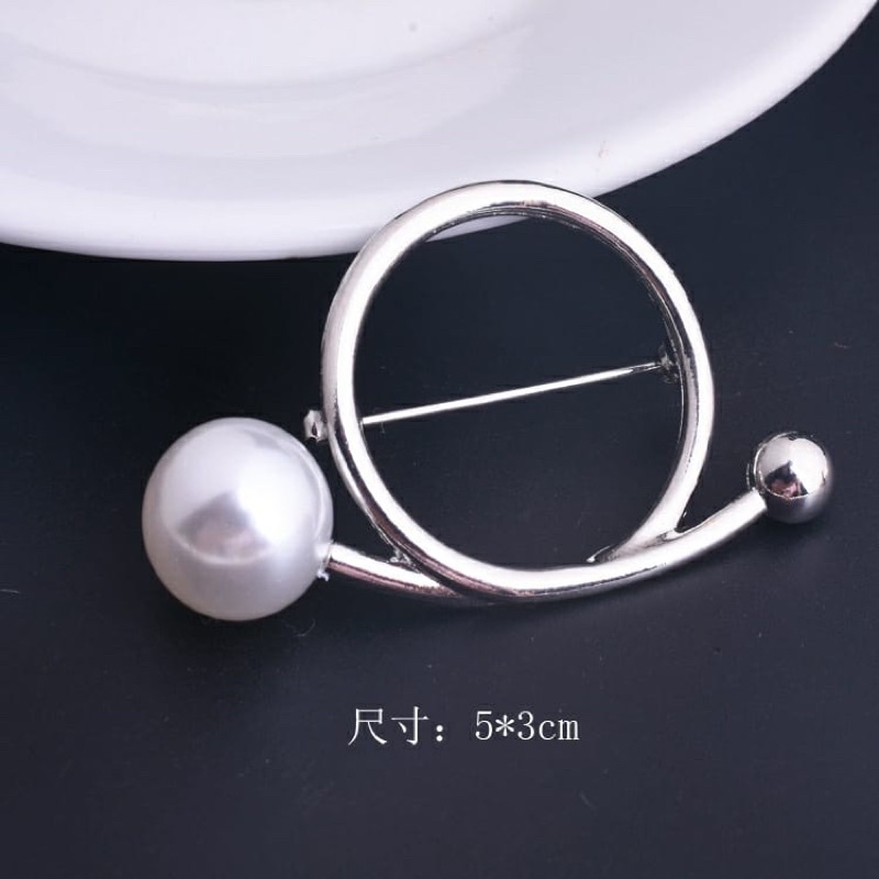 Brooch / bros cantik / bros jilbab / bros murah / bros murmer / bros love / bros geometri / Bros Mewah Bros Elegan Bros Hijab Bros Kebaya Bros Dada bros Tuspin Bros Pin Btrooch Korean Style Brooch AKsesories Jilbab Accessories BRS-B02 Bros Daily BZO-SILVER-CROSS ROUND