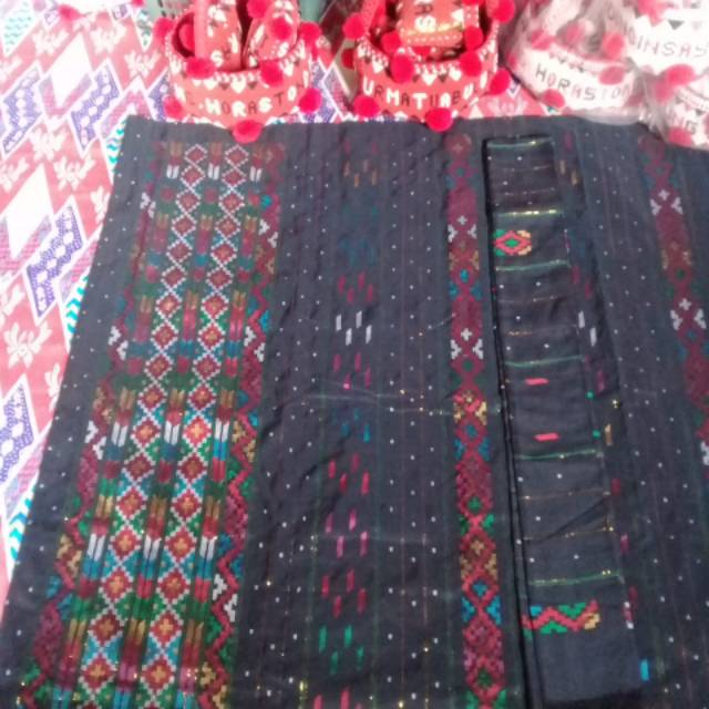 Songket dan selendang tenun sipirok