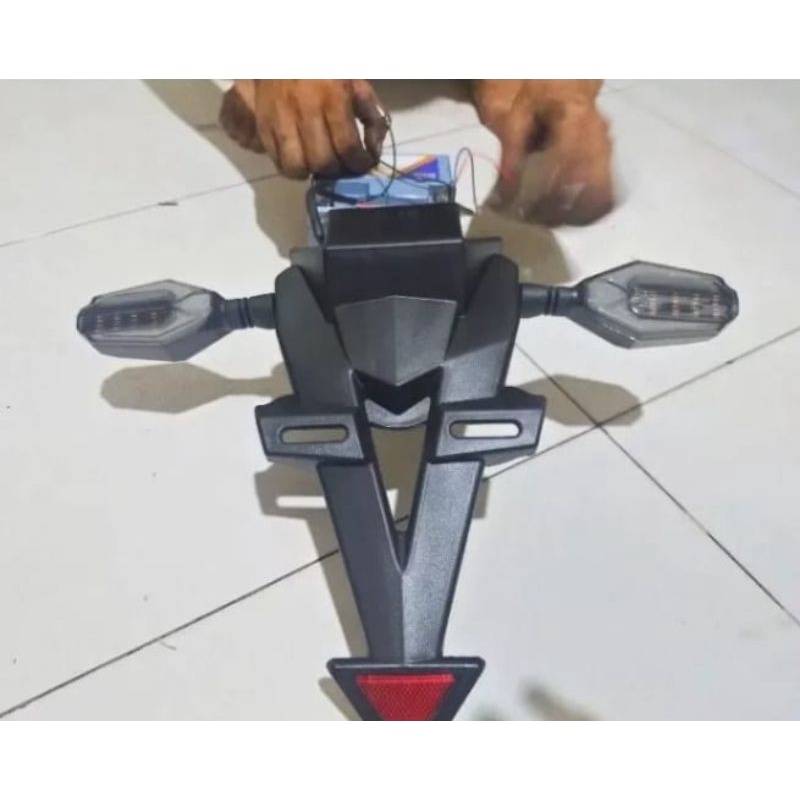 Spakbor Belakang Plus Sen CBR 150R Yamaha R15 VVA V3