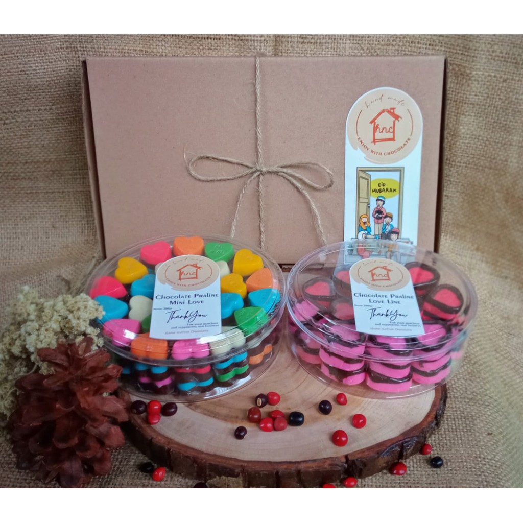 

Paket TK-1 Cokelat Praline Love Line & Mini Love / Custom Chocolate