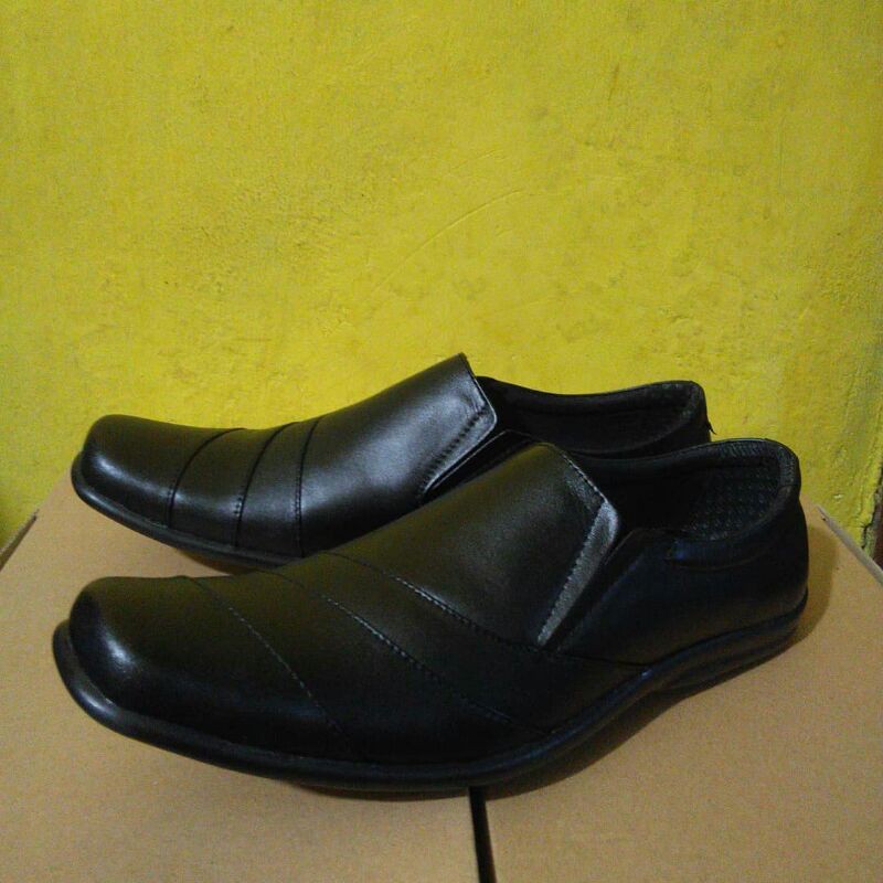 Sepatu Santai Kulit Sukaregang Garut