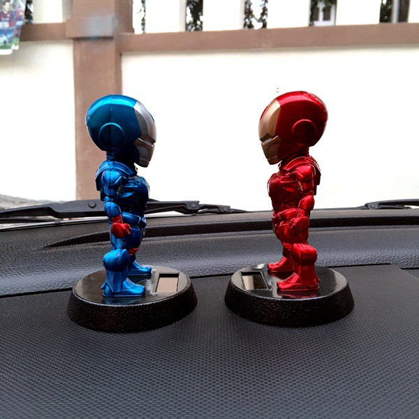 Pajangan Figure Miniatur Mobil Solar Power Iron Man Ironman