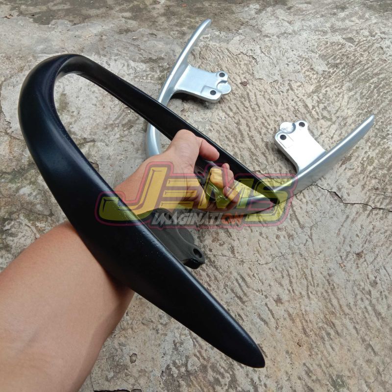 behel scoopy s12 / behel belakang motor scoopy s12 / behel scoopy s12 silver dan hitam