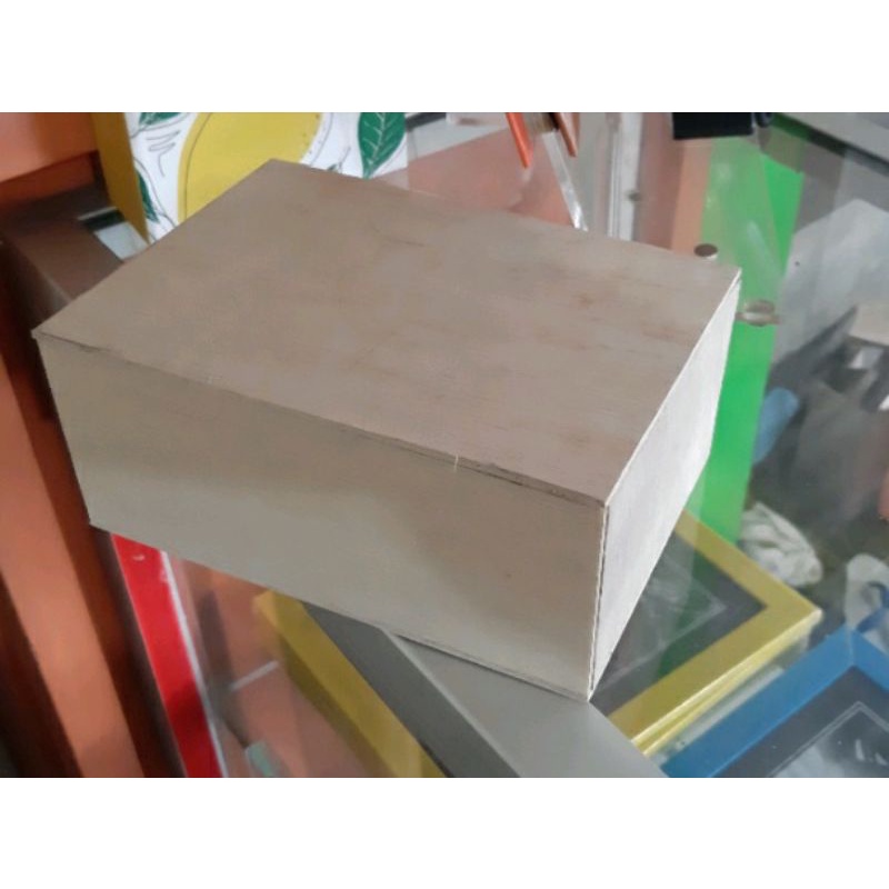 

Kotak kayu triplek 11x11x13 cm tebal 4mm