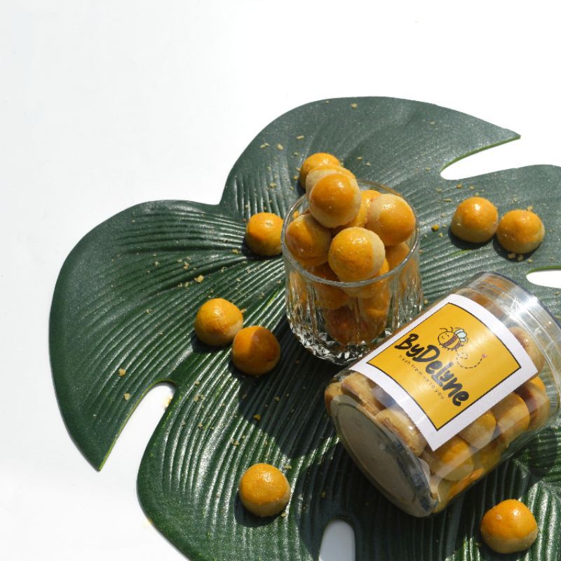 

Solitary Bee (regular size) | Nastar, Lidah kucing, Butter cookies, Choco cookies