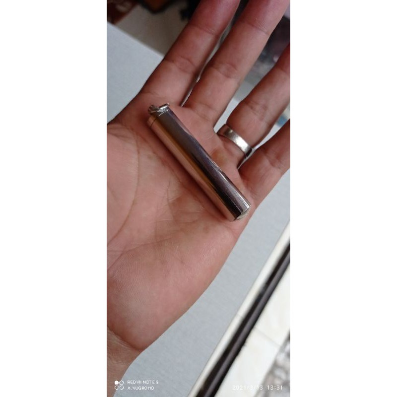 Liontin kalung tabung besar buka tutup