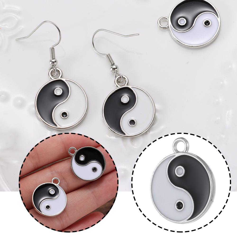 Liontin Kalung Bentuk Yin Yang Warna Hitam Putih