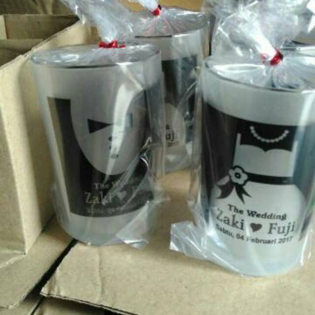 Souvenir pernikahan gelas