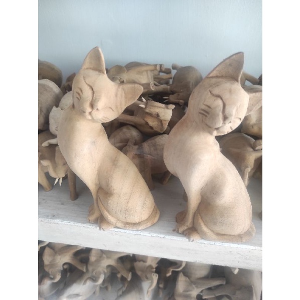 PATUNG KUCING DUDUK / PATUNG KUCING CANTIK DARI KAYU SWAR