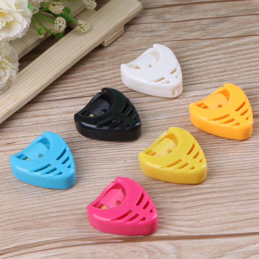 MOJITO Portable Plastic Heart Shape Guitar Pick Plectrum Holder Case