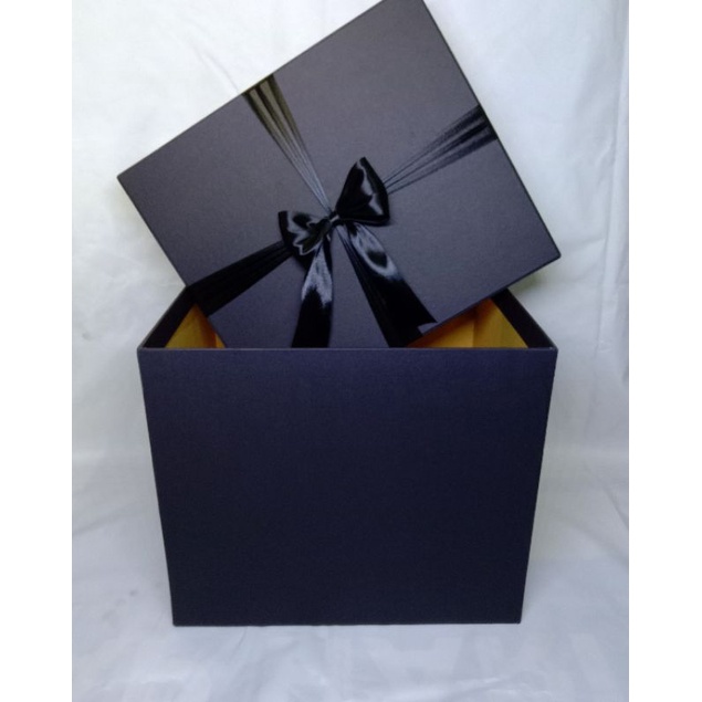 

Gift Box Big + Kotak Hadiah + 35x30x30 cm