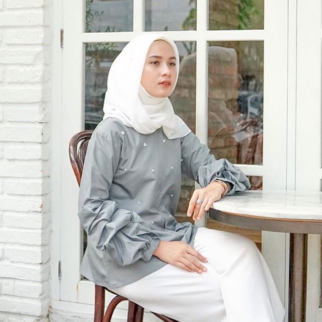LUNA BLOUSE WEARING KLAMBY