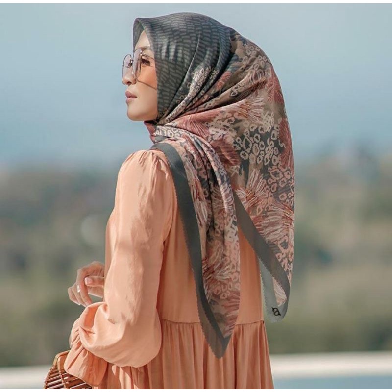 Buttonscarves Les Amities Reborn - Pine