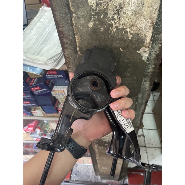 Engine Mounting Belakang Nav1/Voxy Original Toyota