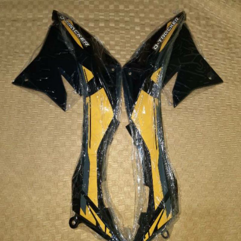 Cover tangki KLX Dtracker new hitam list kuning 2018 original Kawasaki