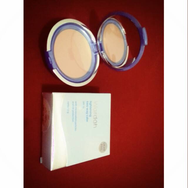 Nama Produk : Wardah Lightening two way cake