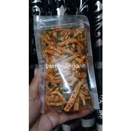 

basreng stik viral 100 gr, pedas enak dan gurih ditambah extra potongan daun jeruk