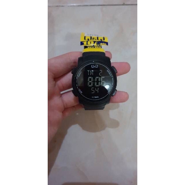 Q&amp;Q QQ QnQ M122J M122 M122j011y ORIGINAL Jam Tangan Pria/Wanita Unisex Original Hitam Layar Putih