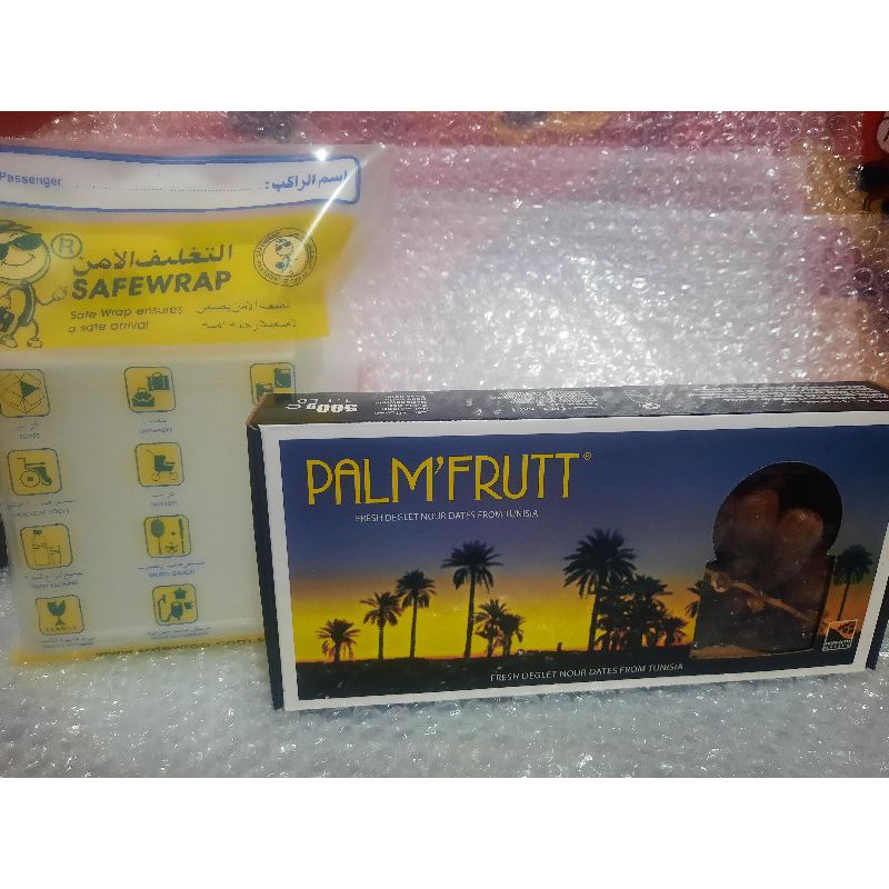 

paket hemat air zamzam 1liter dan kurma palm fruit 500 g